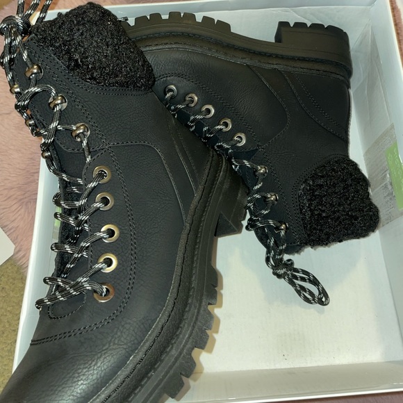 Black Steve Madden boot - Picture 4 of 4
